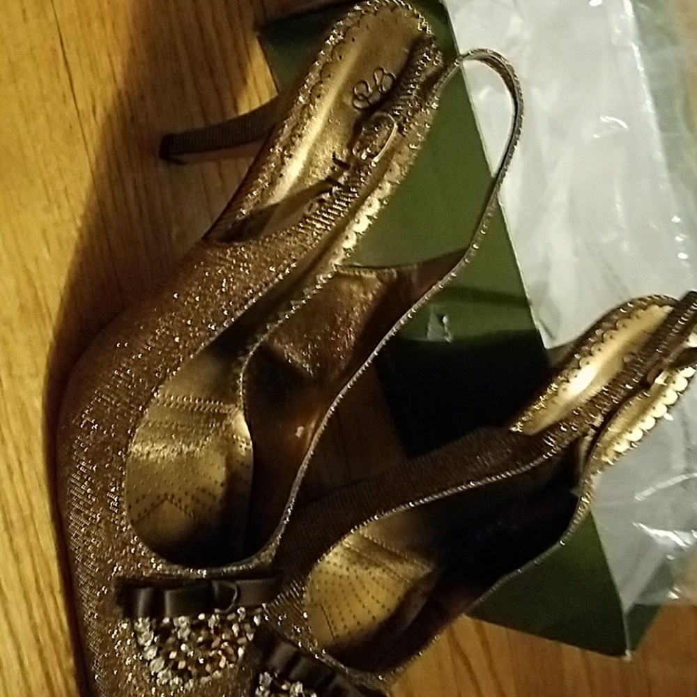 Shoes - Picture 2 of 4
